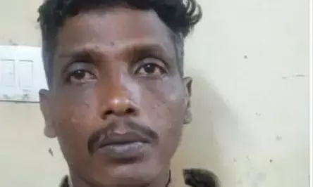 കുടുംബത്തിന്റെ മുന്നിൽ വെച്ച് വീട്ടമ്മയെ ആക്രമിച്ച കേസ്; ഒളിവിലായിരുന്ന പ്രതി പിടിയിൽ; സംഭവം ആലപ്പുഴയിൽ