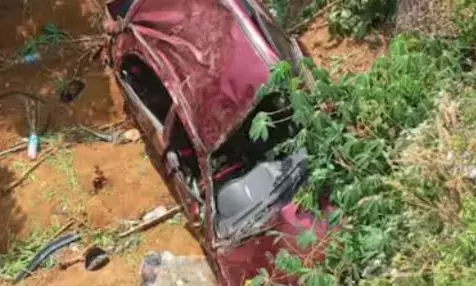 മലപ്പുറത്ത് നിയന്ത്രണം തെറ്റി വന്ന കാര്‍ താഴ്ചയിലേക്ക് മറിഞ്ഞ് അപകടം; നാലുപേര്‍ക്ക് പരിക്ക്; കാർ പൂർണമായും തകർന്നു; ആശുപത്രിയിൽ പ്രവേശിപ്പിച്ചു