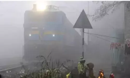 ഉത്തരേന്ത്യയില്‍ കനത്ത മൂടല്‍മഞ്ഞ്; താറുമാറായി ട്രെയിന്‍ സര്‍വീസ്; സുരക്ഷയൊരുക്കി റെയില്‍വേ അതോറിറ്റി; 15 ട്രെയിനുകള്‍ വൈകി ഓടി: യാത്രക്കാര്‍ പുറപ്പെടുന്നതിന് മുന്‍പ് ട്രെയിന്‍ സമയം ഉറപ്പാക്കാന്‍ നിര്‍ദ്ദേശം