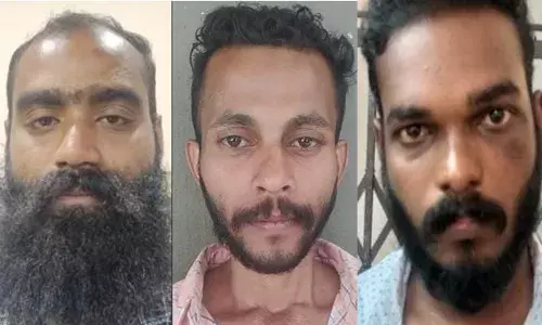 വാക്കുതര്‍ക്കത്തില്‍ മധ്യസ്ഥത വഹിച്ചത് വിരോധത്തിനുള്ള കാരണമായി; യുവാവിന്റെ വീട്ടിലേക്ക് സ്ഫോടകവസ്തുക്കള്‍ എറിഞ്ഞു; മറ്റൊരാളുടെ വീട് അടിച്ചു തകര്‍ത്തു; മൂന്നു പേര്‍ പിടിയില്‍