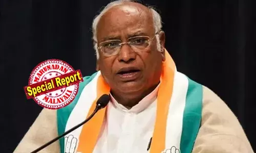 ഗംഗയില്‍ മുങ്ങിനിവര്‍ന്നാല്‍ നിങ്ങളുടെ വയറ് നിറയുമോ? ദാരിദ്ര്യം ഇല്ലാതാകുമോ?; ക്യാമറയില്‍ പതിയുന്നത് വരെ അവര്‍ മുങ്ങി നിവരും; ബിജെപി മത്സരം തുടരും; ആരുടേയും വിശ്വാസത്തെ ചോദ്യം ചെയ്യുന്നില്ല; അമിത് ഷാ മഹാകുംഭമേളയില്‍ പങ്കെടുത്തതിന് പിന്നാലെ വിമര്‍ശനവുമായി ഖര്‍ഗെ