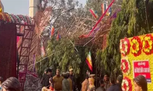 ലഡു മഹോത്സവത്തിനിടെ മുളകൊണ്ടുണ്ടാക്കിയ താല്‍ക്കാലിക സ്റ്റേജ് തകര്‍ന്നു വീണു; സംഭവത്തില്‍ ആറ് പേര്‍ മരിച്ചു; 60ഓളം പേര്‍ക്ക് പരിക്ക്; സംഭവത്തില്‍ അന്വേഷണത്തിന് ഉത്തരവിട്ട് യുപി സര്‍ക്കാര്‍