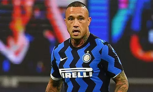 ലാറ്റിന്‍ അമേരിക്കയില്‍ നിന്നും യൂറോപ്പിലേക്ക് വന്‍ തോതില്‍ മയക്കുമരുന്ന് കടത്തി; മുന്‍ ബെല്‍ജിയം ഫുട്‌ബോള്‍ താരം റഡ്ജ നൈന്‍ഗോലൻ അറസ്റ്റില്‍; 3,70,000 യൂറോയിലധികം പണവും ആഡംബര വസ്തുക്കളും, തോക്കും പോലീസ് കണ്ടെടുത്തു