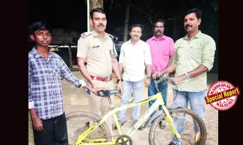 പതിനാലുകാരന്റെ സങ്കടം പരിഹരിക്കാന്‍ പന്തളം പോലീസ് ഒരുദിവസം മുഴുവന്‍ മാറ്റി വച്ചു; മോഷണം പോയ സൈക്കിള്‍ തേടിപ്പിടിച്ച് തിരികെ നല്‍കി; പോലീസ് മാമന്‍മാര്‍ക്ക് നന്ദി അറിയിച്ച് അഭിജിത്ത്