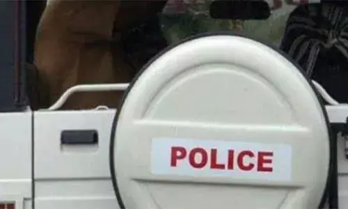 വിവാഹ വാഗ്ദാനം നല്‍കി നഗ്ന ചിത്രങ്ങള്‍ക്കാട്ടി ഭീഷണി; കാറില്‍ കൊണ്ടുപോയി നിരന്തര പീഡനം; പെണ്‍കുട്ടിയുടെ പരാതിയില്‍ യുവാവ് പിടിയില്‍