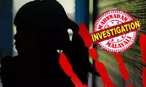 സാമ്പത്തികമായി മെച്ചപ്പെട്ട കുടുംബം; പതിനേഴാം വയസ്സില്‍ ബസ് ജീവനക്കാര്‍ പീഡിപ്പിച്ച കേസിലെ അതിജീവിത; അമ്മ വിവാഹത്തില്‍ പങ്കെടുത്ത് മടങ്ങുമ്പോള്‍ കാണുന്നത് അവശ നിലയില്‍ കിടക്കുന്നത്; രഹസ്യ ഭാഗങ്ങളില്‍ രക്തം വാര്‍ന്ന് അതീവ ഗുരുതരാവസ്ഥയില്‍ വെന്റിലേറ്ററിലേക്ക് മാറ്റി: കെട്ടിയിട്ട് ബലാത്സംഗം ചെയ്തെന്ന് സംശയിക്കുന്ന ആണ്‍ സുഹൃത്തിനെ നിരീക്ഷിച്ച് പോലീസ്