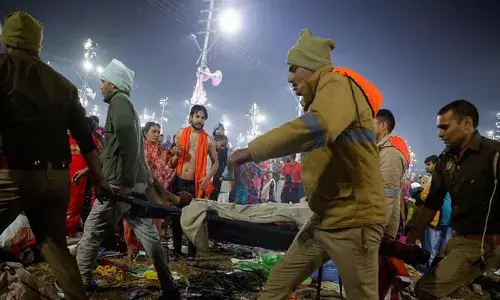 മഹാകുംഭ മേളയിലെ അമൃത് സ്‌നാനത്തിനിടെ തിക്കും തിരക്കും; 15 പേര്‍ മരിച്ചു: നിരവധി പേര്‍ക്ക് പരിക്ക്: അപകടം ഉണ്ടായത് ബാരിക്കേഡുകള്‍ തകര്‍ത്തു ജനക്കൂട്ടം മുന്നോട്ടു വന്നതോടെ