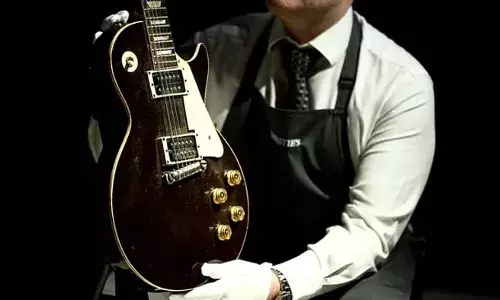 ജെഫ് ബെക് ഉപയോഗിച്ചിരുന്ന ഗിറ്റാറുകള്‍ വിറ്റുപോയത് റെക്കോര്‍ഡ് തുകയ്ക്ക്; 10.7 മില്യണ്‍ ഡോളര്‍ ലഭിച്ചു; പ്രതീക്ഷിച്ചതിനേക്കാള്‍ എട്ടിരട്ടി തുക