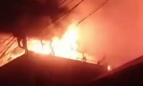 ഫോ‍ർട്ട്കൊച്ചിയിൽ കടയ്ക്ക് തീപിടിച്ചു; അഗ്നിരക്ഷാ സേന സ്ഥലത്തെത്തി; തീയണക്കാൻ തീവ്ര ശ്രമങ്ങൾ തുടരുന്നു; അപകടം ഇലക്ട്രോണിക് ഷോപ്പിൽ