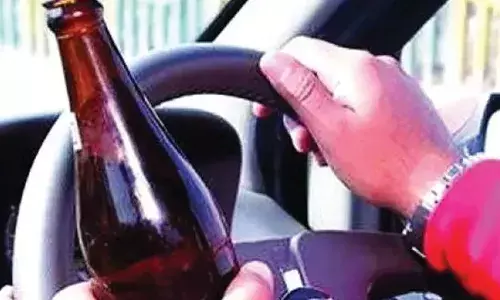 തിരക്കേറിയ സമയത്ത് യാത്രക്കാരെയും കൊണ്ട് വന്ന സ്വകാര്യ ബസ് ഡ്രൈവര്‍ മദ്യപിച്ചിരുന്നുവെന്ന് പരിശോധനയില്‍ തെളിഞ്ഞു; അറസ്റ്റ് ചെയ്ത് ട്രാഫിക് പോലീസ്; ലൈസന്‍സ് സസ്പെന്‍ഡ് ചെയ്യാനും ശിപാര്‍ശ