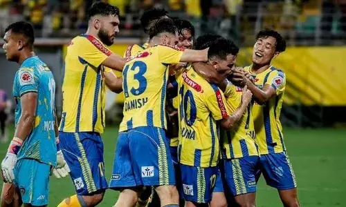 ഇന്ത്യൻ സൂപ്പർ ലീഗിൽ ഇന്ന് അയൽപ്പോര്; ചെന്നൈയിന്റെ കോട്ട തകർക്കാൻ ബ്ലാസ്റ്റേഴ്‌സ്; കോണർ ഷീൽഡ്‌സിനെ പൂട്ടിയാൽ ജയമുറപ്പ് ?; വിജയവഴിയിൽ തിരിച്ചെത്തി പ്ലേ ഓഫ് സാധ്യത നിലർത്താൻ കൊമ്പന്മാർ