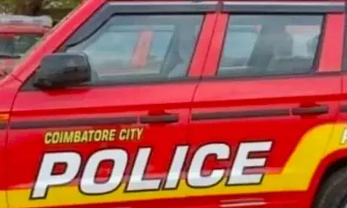 സ്‌കൂട്ടര്‍ തട്ടിയതിന് ചിരിച്ചുകൊണ്ട് സോറി പറഞ്ഞ് യുവതി; പിന്തുര്‍ന്നെത്തി തടഞ്ഞുനിര്‍ത്തി ചുംബിച്ച് യുവാവ്; വിചിത്രമായ വിശദീകരണം; അറസ്റ്റ്