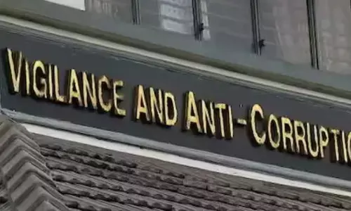 സബ് രജിസ്ട്രാർ ഓഫീസിൽ മിന്നൽ പരിശോധന; കണക്കിൽപ്പെടാത്ത 7,540 രൂപ വിജിലൻസ് പിടിച്ചെടുത്തു; ഹെൽമറ്റിനകത്ത് വരെ ഒളിപ്പിച്ച നിലയിൽ പണം; അന്വേഷണം തുടരുന്നു