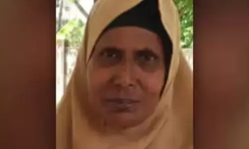 ഓടുന്ന ബസിൽ നിന്ന് റോഡിലേക്ക് തെറിച്ചുവീണു; യാത്രക്കാരിക്ക് ദാരുണാന്ത്യം; ഡ്രൈവർക്കെതിരെ കേസെടുത്തു; ദാരുണ സംഭവം മലപ്പുറത്ത്