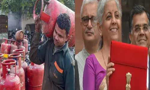 ബജറ്റിന് മുന്നോടിയായി ജനങ്ങൾക്ക് ആശ്വാസ വാർത്ത..; രാജ്യത്ത് വാണിജ്യ പാചക വാതക സിലിണ്ടറിന്റെ വില കുറഞ്ഞു;നിരക്ക് കുറയ്ക്കുന്നത് തുടർച്ചയായ രണ്ടാം ദിവസം; കൊച്ചിയിലെ വില ഇങ്ങനെ; കേന്ദ്രബജറ്റിൽ അമിതപ്രതീക്ഷ!