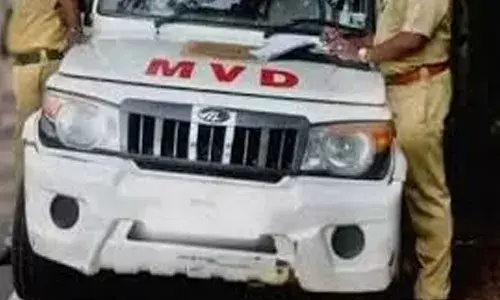 ഹെല്‍മെറ്റ് വയ്ക്കാതെ സ്‌കൂട്ടര്‍ ഓടിച്ചത് സ്ത്രീ; പെറ്റി ലഭിച്ചത് വൈദികന്