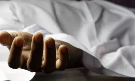 അമ്മയുമായി വഴിവിട്ട ബന്ധം; 30കാരനെ വളഞ്ഞിട്ട് ആക്രമിച്ച് അതിദാരുണമായി വെട്ടിക്കൊലപ്പെടുത്തി; യുവതിയുടെ പ്രായപൂർത്തിയാകാത്ത മകനും സുഹൃത്തുക്കളും പിടിയിൽ; അന്വേഷണം തുടരുന്നു