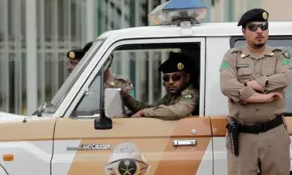 വാൾ കാണിച്ച് ഭീഷണിപ്പെടുത്തി പണം തട്ടിയെടുത്തു; വീഡിയോ പ്രചരിച്ചത് വിനയായി; പിടിച്ചുപറി സംഘം റിയാദിൽ പിടിയിൽ