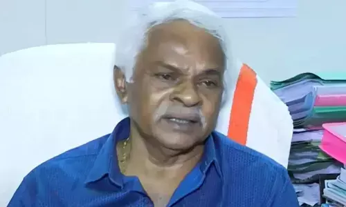 മുനമ്പം ജുഡീഷ്യല്‍ കമ്മീഷന്റെ പ്രവര്‍ത്തനം താല്‍കാലികമായി നിര്‍ത്തി വച്ചു; ഹൈക്കോടതിയിലെ കേസ് തീര്‍പ്പാക്കിയ ശേഷം തുടര്‍നടപടിയെന്ന് കമ്മീഷന്‍ ചെയര്‍മാന്‍