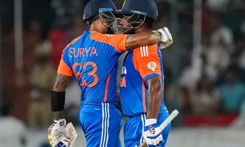 ആദ്യ മൂന്ന് മത്സരങ്ങളിലും ജോഫ്ര ആര്‍ച്ചര്‍; നാലാം മത്സരത്തില്‍ ആര്‍ച്ചറെത്തുംമുമ്പെ സാഖിബ് മഹ്‌മൂദിന്റെ പന്തില്‍;  ഷോര്‍ട്ട് പിച്ച് കെണിയില്‍ സഞ്ജുവിനെ കുരുക്കി ഇംഗ്ലണ്ട്; അഞ്ചാം ട്വന്റി 20യില്‍ മലയാളി താരം തുടരുമോ? ടീമില്‍ മാറ്റത്തിന് സാധ്യത