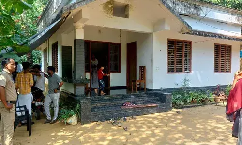 ലഹരി ഉപയേഗിച്ച ശേഷം പെണ്‍കുട്ടികളെ ശല്യം ചെയ്തു; ചോദ്യം ചെയ്യുന്നതിനിടെ വാക്ക് തര്‍ക്കം; പക തീര്‍ക്കാന്‍ ഡിവൈഎഫ്ഐ നേതാവിന്റെ വീട്ടിലേക്ക് സ്‌ഫോടക എറിഞ്ഞു; പരാതി നല്‍കി; പോലീസ് അന്വേഷണം ആരംഭിച്ചു