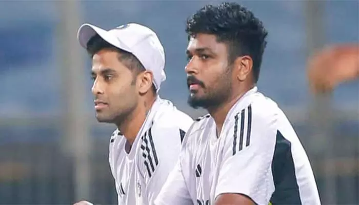 അവസാന അങ്കത്തിന് ഇന്ത്യ ഇന്ന് ഇറങ്ങും; പരമ്പര നഷ്ടത്തിന്റെ ഭാരം കുറയ്ക്കാന് ഇംഗ്ലണ്ട്; ഇന്ത്യന് ടീമില് മാറ്റത്തിന് സാധ്യത; തിരിച്ചുവരുമോ സഞ്ജു? അവസാന അങ്കത്തിന് ഇന്ത്യ ഇന്ന് ഇറങ്ങും; പരമ്പര നഷ്ടത്തിന്റെ ഭാരം കുറയ്ക്കാന് ഇംഗ്ലണ്ട്; ഇന്ത്യന് ടീമില് മാറ്റത്തിന് സാധ്യത; തിരിച്ചുവരുമോ സഞ്ജു?