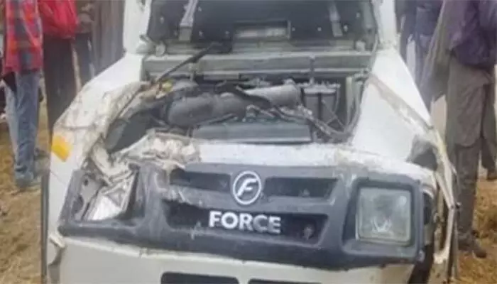 വിവാഹം കഴിഞ്ഞ് മടങ്ങവേ അപകടം; 14 പേര് സഞ്ചരിച്ച വാഹനം കനാലിലേക്ക് മറിഞ്ഞ് ആറ് പേര്ക്ക് ദാരുണാന്ത്യം; ആറ് പേരെ കാണാനില്ല; രണ്ട് പേര്ക്ക് പരിക്ക്; രക്ഷാപ്രവര്ത്തനം തുടരുന്നു; മരിച്ചവരില് 1.5 മാസം പ്രായമുള്ള ഒരു കുഞ്ഞും 10 വയസ്സുള്ള പെണ്കുട്ടിയും വിവാഹം കഴിഞ്ഞ് മടങ്ങവേ അപകടം; 14 പേര് സഞ്ചരിച്ച വാഹനം കനാലിലേക്ക് മറിഞ്ഞ് ആറ് പേര്ക്ക് ദാരുണാന്ത്യം; ആറ് പേരെ കാണാനില്ല; രണ്ട് പേര്ക്ക് പരിക്ക്; രക്ഷാപ്രവര്ത്തനം തുടരുന്നു; മരിച്ചവരില് 1.5 മാസം പ്രായമുള്ള ഒരു കുഞ്ഞും 10 വയസ്സുള്ള പെണ്കുട്ടിയും