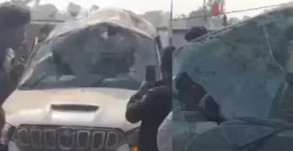 റോഡിൽ യുവാക്കളുടെ ബൈക്ക് അഭ്യാസം; നിയന്ത്രണംവിട്ട കാർ റോഡിലെ ഡിവൈഡറിൽ ഇടിച്ചുകുത്തി മറിഞ്ഞു; 5 പേർക്ക് ദാരുണാന്ത്യം; നാല് പേർക്ക് പരിക്ക്; ആശുപത്രിയിൽ പ്രവേശിപ്പിച്ചു; ബിഹാറിൽ നടന്നത്!