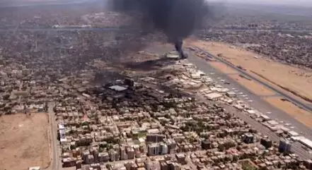 സുഡാനിലെ പച്ചക്കറി മാർക്കറ്റിൽ ഷെല്ലാക്രമണം; വൻ പൊട്ടിത്തെറി ശബ്ദം;നാട്ടുകാർ കുതറിയോടി; 54 പേർ കൊല്ലപ്പെട്ടു; നിരവധി പേർക്ക് പരിക്ക്; പിന്നിൽ റാപ്പിഡ് സപ്പോർട്ട് ഫോഴ്സെന്ന് നിഗമനം സുഡാനിലെ പച്ചക്കറി മാർക്കറ്റിൽ ഷെല്ലാക്രമണം; വൻ പൊട്ടിത്തെറി ശബ്ദം;നാട്ടുകാർ കുതറിയോടി; 54 പേർ കൊല്ലപ്പെട്ടു; നിരവധി പേർക്ക് പരിക്ക്; പിന്നിൽ റാപ്പിഡ് സപ്പോർട്ട് ഫോഴ്സെന്ന് നിഗമനം