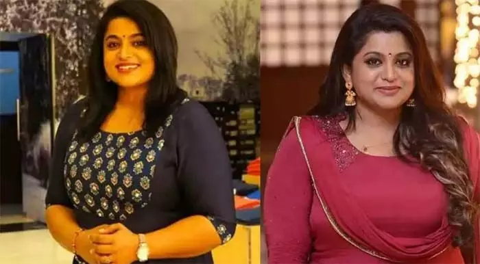 ഭര്ത്താവില് നിന്ന് അകന്നാണ് ജീവിക്കുന്നത്, ഇതുവരെ വിവാഹമോചിതയായിട്ടില്ല; എല്ലാത്തിനും ഫുള്സ്റ്റോപ്പ് ഉണ്ടാകും; പ്രൊഫഷനുമായി മുന്നോട്ടെന്ന് വീണ നായര് ഭര്ത്താവില് നിന്ന് അകന്നാണ് ജീവിക്കുന്നത്, ഇതുവരെ വിവാഹമോചിതയായിട്ടില്ല; എല്ലാത്തിനും ഫുള്സ്റ്റോപ്പ് ഉണ്ടാകും; പ്രൊഫഷനുമായി മുന്നോട്ടെന്ന് വീണ നായര്