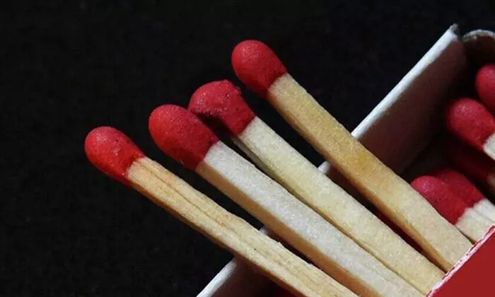 തീപ്പെട്ടി കൊടുക്കാത്തതിന് വീട് കയറി ആക്രമണം; സംഭവം കഴക്കൂട്ടത്ത്; ഗുരുതരമായി പരുക്കേറ്റയാള് മെഡിക്കല് കോളേജില് തീപ്പെട്ടി കൊടുക്കാത്തതിന് വീട് കയറി ആക്രമണം; സംഭവം കഴക്കൂട്ടത്ത്; ഗുരുതരമായി പരുക്കേറ്റയാള് മെഡിക്കല് കോളേജില്