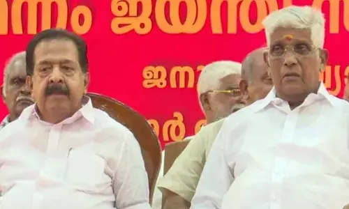 ചെന്നിത്തല സമൂഹത്തില്‍ ഉന്നതനാണ്; മുഖ്യമന്ത്രിയാകാന്‍ യോഗ്യനാണ്; മറ്റു പലരും യോഗ്യരാണ്; മുഖ്യമന്ത്രി ആരാകണമെന്ന് കോണ്‍ഗ്രസ് ആലോചിച്ച് തീരുമാനിക്കട്ടെ; എസ്എന്‍ഡിപി എന്തെങ്കിലും പറഞ്ഞോട്ടെ എന്‍എസ്എസ് ശാന്തമായി മുന്നോട്ടു പോകും; സമദൂരം തുടരുമെന്ന് സുകുമാരന്‍ നായര്‍