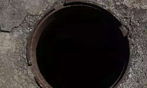 കൊല്‍ക്കത്തയില്‍ മാന്‍ഹോള്‍ വൃത്തിയാക്കുന്നതിനിടെ വീണ് മൂന്ന് തൊഴിലാളികളെ കാണാതായി; രക്ഷാപ്രവര്‍ത്തനം തുടരുന്നു