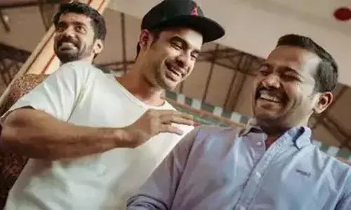 തരാനുള്ള പൈസ പ്രൊഡ്യൂസര്‍ ബാക്കി താ എന്ന് ബേസില്‍; സൗഹൃദത്തിന് വില പറയുന്നോടാ എന്ന് ടൊവിനോയുടെ കൗണ്ടര്‍