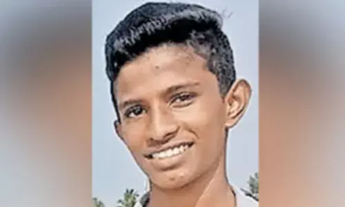 കടലില്‍ കുളിക്കുന്നതിനിടെ മാതാവ് തിരയില്‍പ്പെട്ടു; രക്ഷിക്കാന്‍ ശ്രമിച്ച മകന്‍ കടലില്‍ മുങ്ങി മരിച്ചു