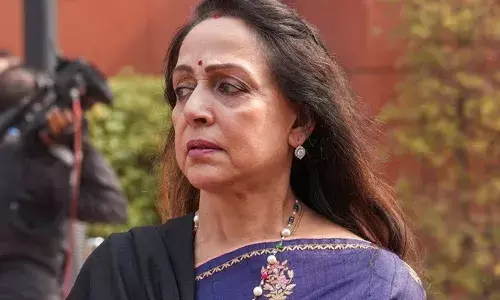 ഒരുപാട് പേര്‍ അവിടെ വരുന്നുണ്ട്;  ആളുകളെ നിയന്ത്രിക്കുക എളുപ്പമുള്ള കാര്യമല്ല;  അതത്ര വലിയ സംഭവമായിരുന്നില്ല;  കുംഭമേളയ്ക്കിടെ 30 പേര്‍ മരിച്ചതിനേക്കുറിച്ചുള്ള ഹേമമാലിനിയുടെ പ്രതികരണം വിവാദത്തില്‍; വിമര്‍ശനവുമായി കോണ്‍ഗ്രസ്