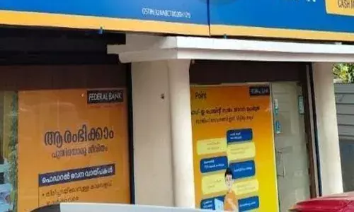 മേല്‍വിലാസം വെളിപ്പെടുത്തരുത്: അഭ്യര്‍ഥനയോടെ ആ അജ്ഞാത ഭാഗ്യവാന്‍ ഇരിട്ടി ഫെഡറല്‍ ബാങ്ക് ശാഖയില്‍ ടിക്കറ്റ് കൈമാറി; 20 കോടിയുടെ ക്രിസ്മസ്-പുതുവത്സര ബമ്പറില്‍ അനിശ്ചിത്വം നീങ്ങി