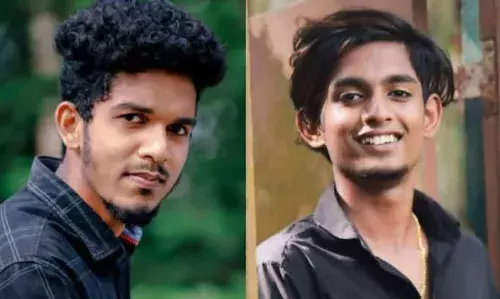 എംസി റോഡില്‍ അടൂര്‍ മിത്രപുരത്ത് ബൈക്ക് ടൂറിസ്റ്റ് ബസില്‍ ഇടിച്ച് രണ്ടു യുവാക്കള്‍ക്ക് ദാരുണാന്ത്യം; അപകടം ഇന്ന് പുലര്‍ച്ചെ: മരിച്ചത് സൂപ്പര്‍മാര്‍ക്കറ്റ് ജീവനക്കാര്‍