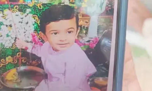 നെടുമ്പാശേരി വിമാനത്താവളത്തില്‍ മാലിന്യക്കുഴിയില്‍ വീണ് മൂന്നുവയസുകാരന് ദാരുണാന്ത്യം; അപകടത്തില്‍ പെട്ടത് ജയ്പൂരില്‍ നിന്ന് രാവിലെ മാതാപിതാക്കള്‍ക്ക് ഒപ്പമെത്തിയ കുട്ടി; മൂത്ത കുട്ടിക്കൊപ്പം കളിക്കുന്നതിനിടെ കുട്ടി വീണത് ഡൊമസ്റ്റിക് അറൈവല്‍ ടെര്‍മിനലിന് സമീപത്തെ കുഴിയില്‍