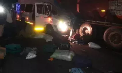 ബൈക്കും മിനി ബസും ടാങ്കറും കൂട്ടിയിടിച്ച് വൻ അപകടം; 6 പേർക്ക് ദാരുണാന്ത്യം, 16 പേർക്ക് പരിക്ക്; രണ്ടുപേരുടെ നില അതീവഗുരുതരമായി തുടരുന്നു; ഇൻഡോറിലെ വാഹനാപകടത്തിൽ സംഭവിച്ചത്!