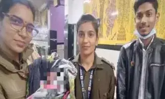 ട്രെയിൻ യാത്രക്കിടെ യുവതിക്ക് പ്രസവ വേദന; നിലവിളി കേട്ട് ഓടിയെത്തി ആർപിഎഫ്; തുണയായി ആർപിഎഫ് വനിത ഇൻസ്പെക്ടറും സഹയാത്രികരും; പെൺകുഞ്ഞിന് ജന്മം നൽകി; സംഭവം ഡൽഹിയിൽ