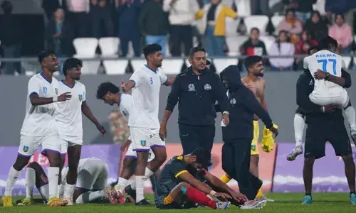 ചുവപ്പുകാര്‍ഡിനും തടയാനായില്ല പോരാട്ട വീര്യത്തെ; പത്ത് പേരായി ചുരുങ്ങിയിട്ടും ദേശീയ ഗെയിംസ് ഫുട്ബോളില്‍ സ്വര്‍ണ്ണമണിഞ്ഞ് കേരളം; ഉത്തരാഖണ്ഡിനെ തകര്‍ത്തത് എതിരില്ലാത്ത ഒരു ഗോളിന്; കേരളത്തിന്റെ സുവര്‍ണ്ണനേട്ടം 28 വര്‍ഷത്തെ കാത്തിരിപ്പിനൊടുവില്‍