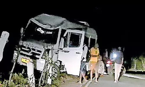 സിനിമാ ഷൂട്ടിങ് സംഘത്തിന്റെ വാഹനം അടിച്ചു തകര്‍ത്ത് പടയപ്പ; ആര്‍ക്കും പരിക്കില്ല