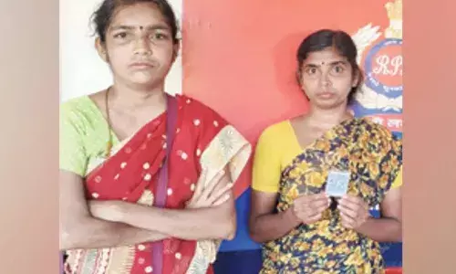 ഗൂഗിള്‍ പേയും ക്യു.ആര്‍.കോഡുമായി ഡിജിറ്റല്‍ ഭിക്ഷാടനം; പണം എത്തുന്നത് സ്‌പോണ്‍സര്‍മാരുടെ അക്കൗണ്ടിലേക്ക്: രണ്ട് നാടോടി സ്ത്രീകളെ പിടികൂടി റെയില്‍വേ പോലീസ്