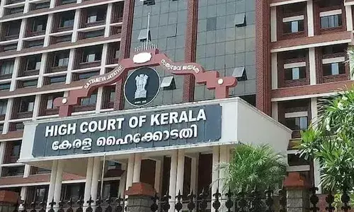 പിതാവിനെ വാര്‍ധക്യത്തില്‍ സംരക്ഷിക്കാന്‍ ആണ്‍മക്കള്‍ ബാധ്യസ്ഥര്‍; ഹൈക്കോടതി