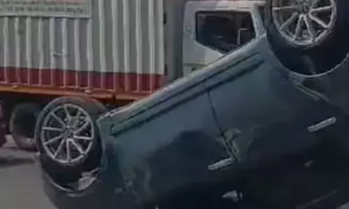 ഒരേ ദിശയിൽ പോയ രണ്ട് കാറുകൾ തമ്മിൽ കൂട്ടിയിടിച്ച് അപകടം; നിയന്ത്രണം വിട്ട് തലകീഴായി മറിഞ്ഞു; ഒരാൾക്ക് ഗുരുതര പരിക്ക്; സംഭവം കൊയിലാണ്ടയിൽ