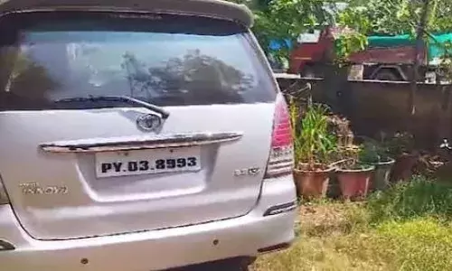 സ്കൂട്ടർ യാത്രക്കാരിയെ കാർ ഇടിച്ചു തെറിപ്പിച്ച ശേഷം നിർത്താതെ പോയി; സിസിടിവി കേന്ദ്രീകരിച്ച് പോലീസ്‌നിൻറെ അന്വേഷണം; ഡ്രൈവർ അറസ്റ്റിൽ; സംഭവം കോഴിക്കോട്