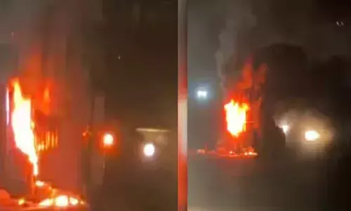 ബെംഗളൂരില്‍ നിന്നും കേരളത്തിലേക്ക് വന്ന സ്വകാര്യ ബസിന് തീ പിടിച്ചു;  യാത്രക്കാരെ ഉടന്‍ പുറത്തിറക്കിയതിനാല്‍ വന്‍ അപകടം ഒഴിവായി