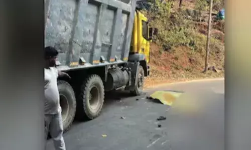 മിനി ഊട്ടിയിൽ വാഹനാപകടം; ടിപ്പര്‍ ലോറിയും ബൈക്കും കൂട്ടിയിടിച്ച് അപകടം; രണ്ടു വിദ്യാര്‍ത്ഥികള്‍ക്ക് ദാരുണാന്ത്യം; ഒരാൾക്ക് പരിക്ക്; ആശുപത്രിയിൽ പ്രവേശിപ്പിച്ചു