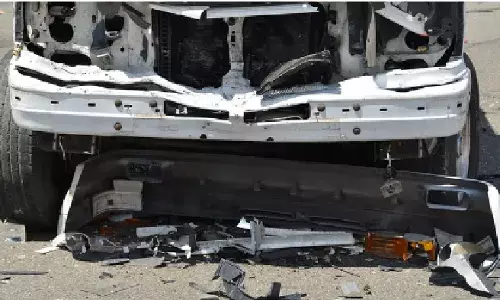 കുംഭമേളയിൽ പങ്കെടുത്ത് മടങ്ങവേ അപകടം; എസ്യുവി ട്രെക്കുമായി കൂട്ടിയിടിച്ചു; നാല് പേർക്ക് ദാരുണാന്ത്യം; നിരവധിപേർക്ക് പരിക്ക്; ആശുപത്രിയിലേക്ക് മാറ്റി; ദാരുണ സംഭവം റായ്പൂരിൽ